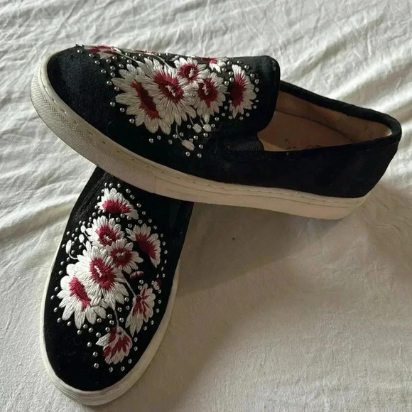 Vince Camuto slip on shoes - Picture 2 of 5